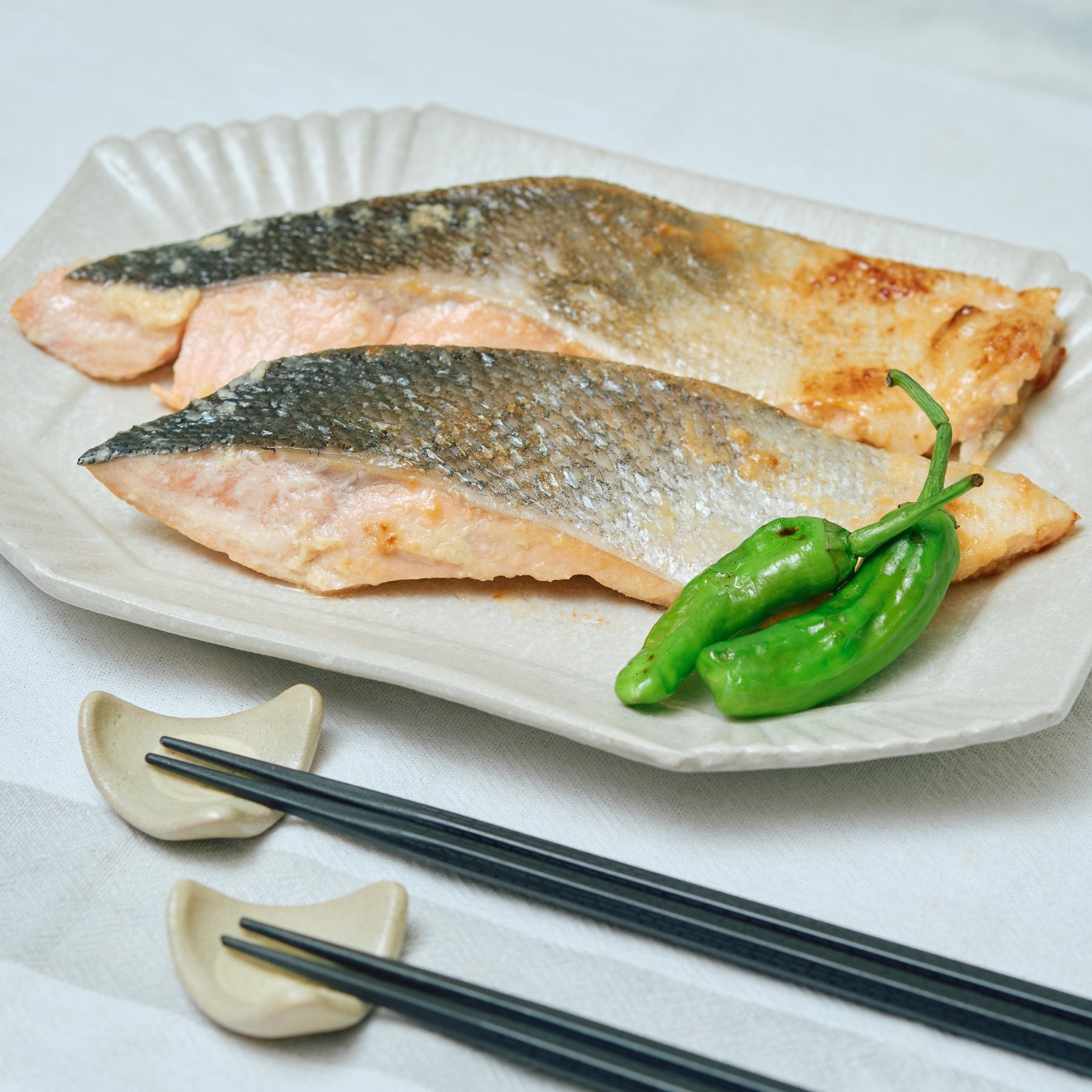 皮目を焼いた魚