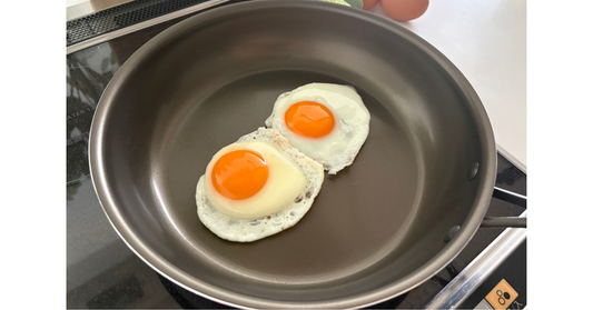 目玉焼きがこびりつく原因と解決法（新品なのに）