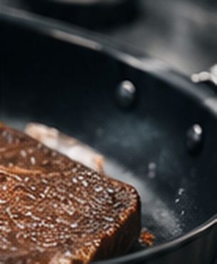 SURUTTO PROで肉を焼く様子
